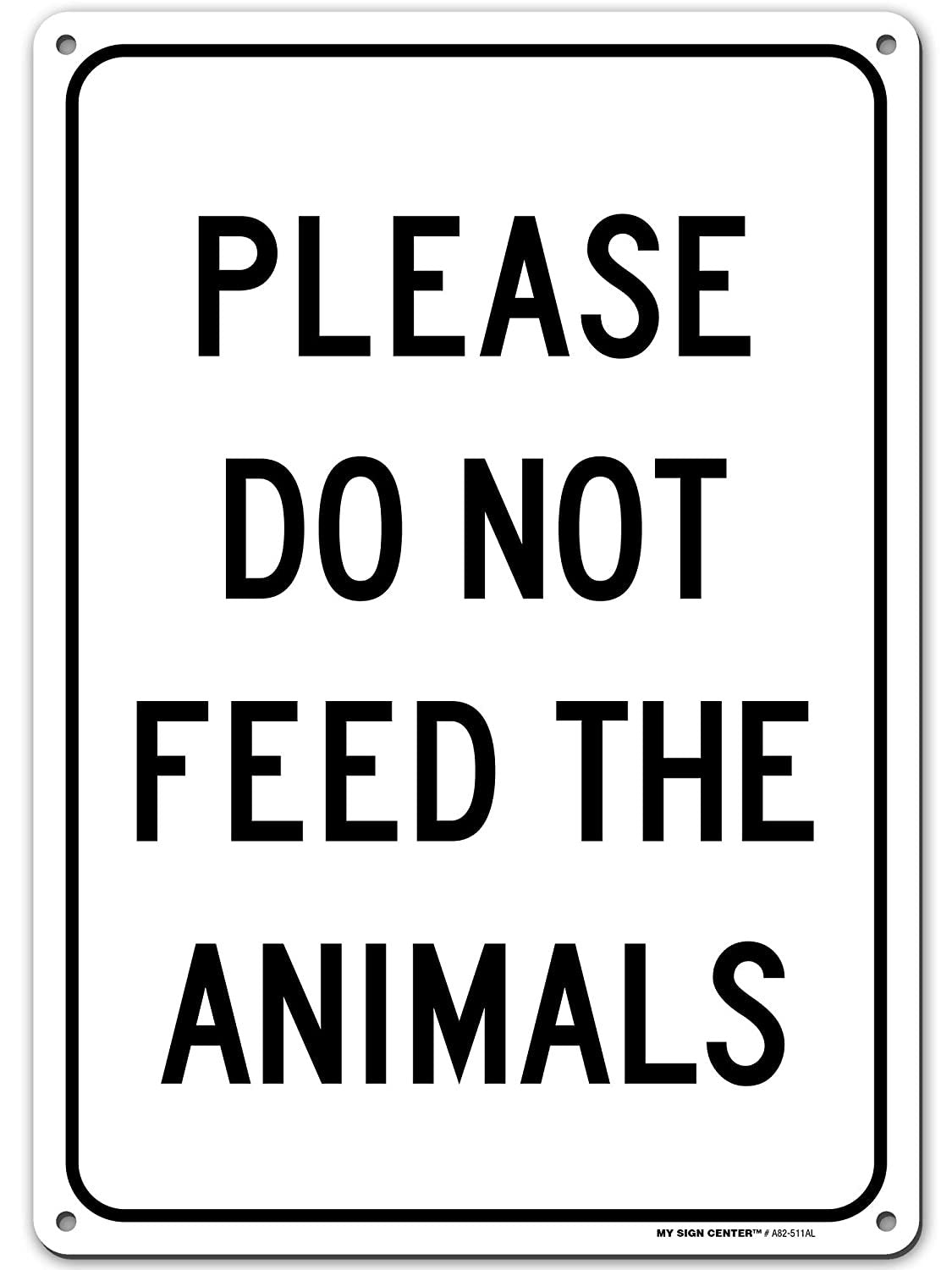 Please Do Not Feed The Animals Sign